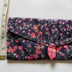 Flower cosmetic/pen wallet